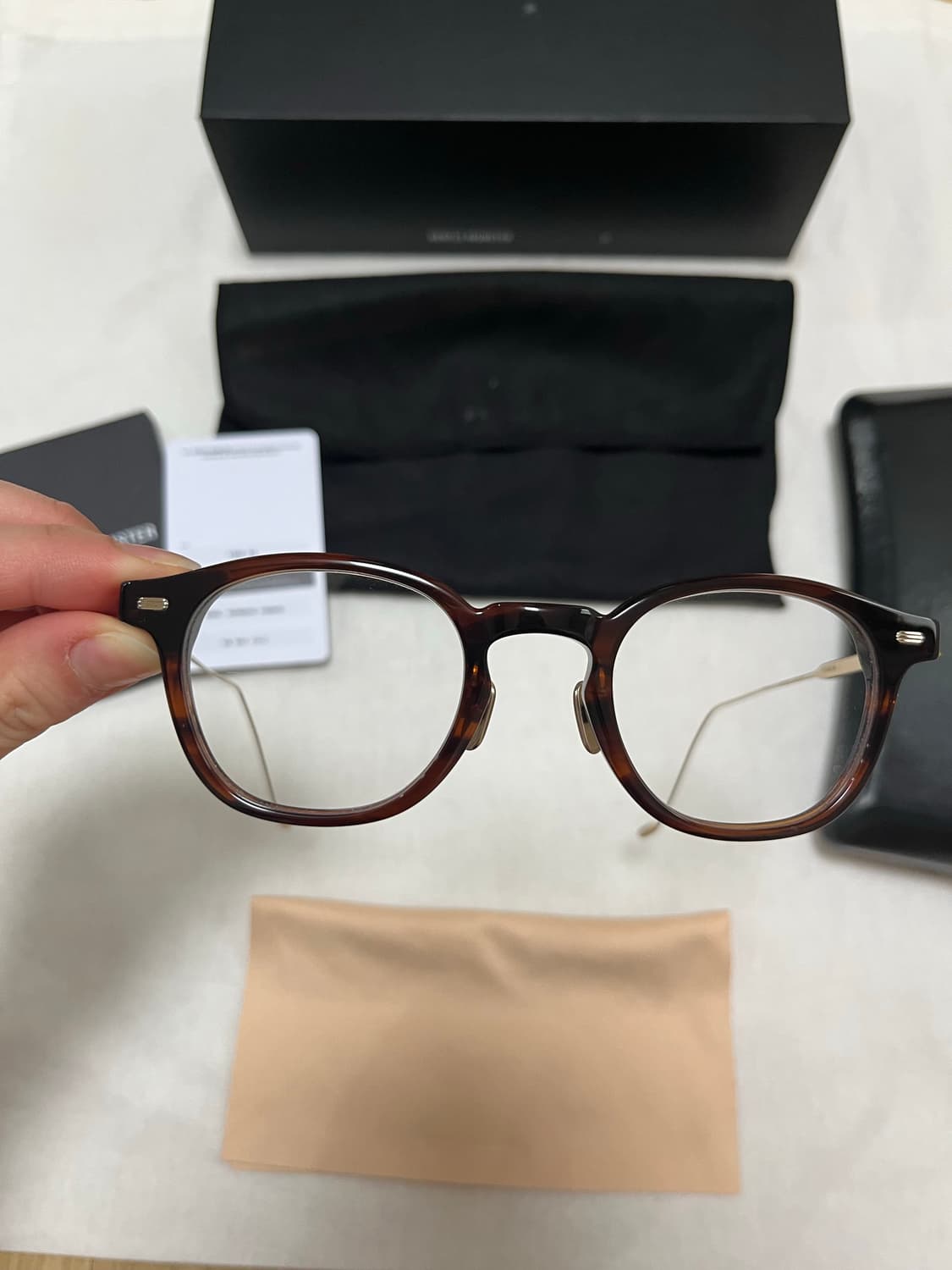 젠틀몬스터 EDDY-B4 안경 상품이미지2