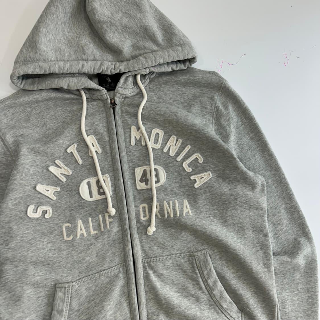 Who.A.U 후아유 스펠아웃로고 그레이 후드집업 상품이미지4