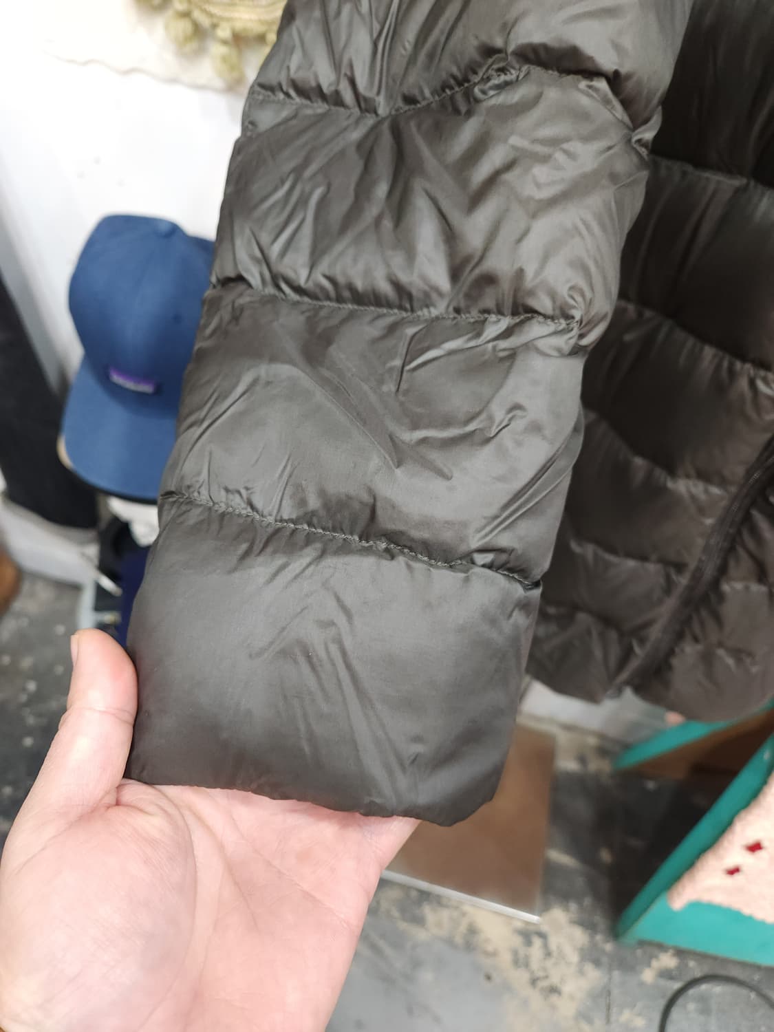 유니클로 오리털 경량 롱패딩 코트
​
 상품이미지3