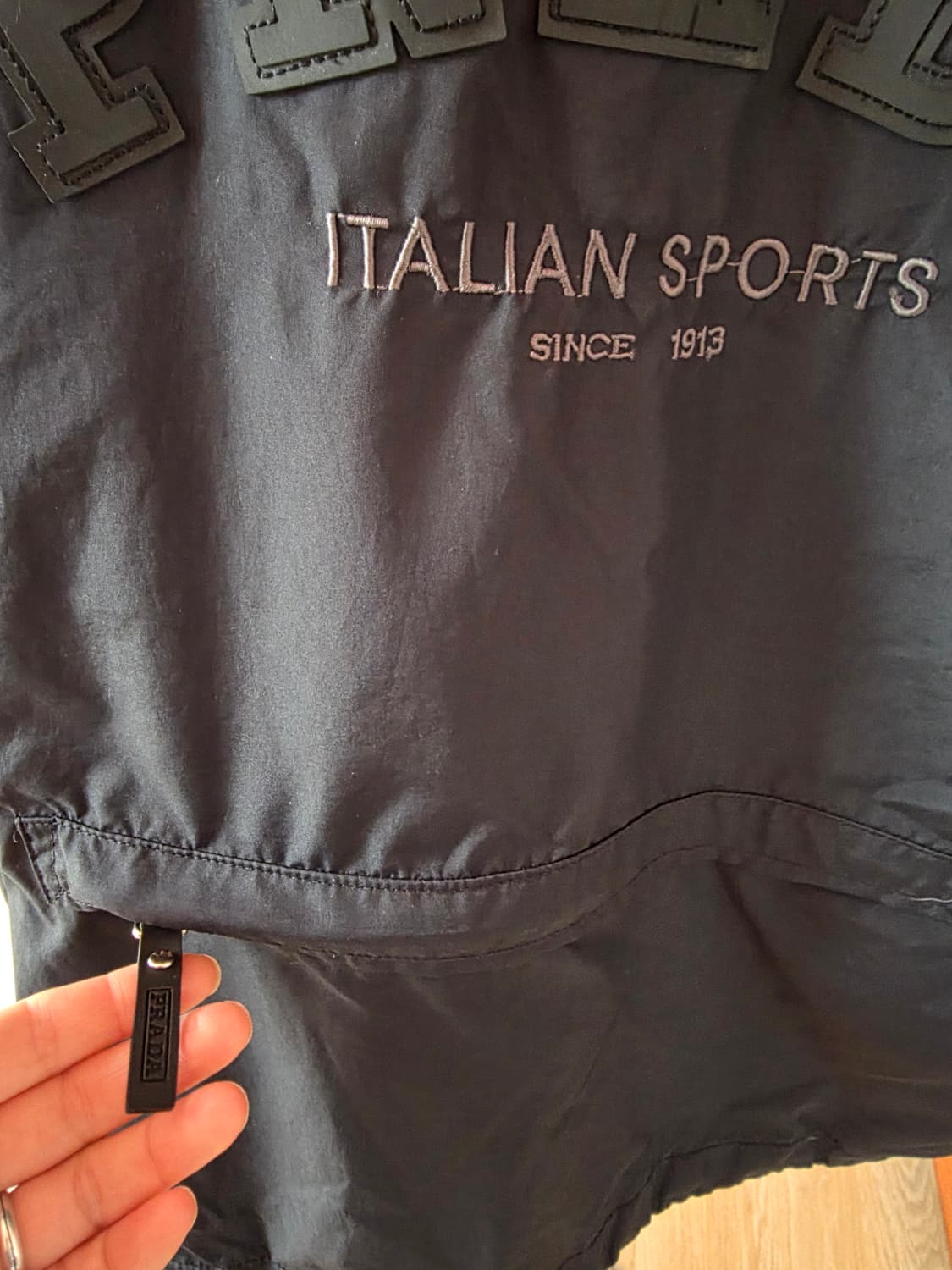 프라다 빈티지 반팔 바람막이 (모자x) 상품이미지3