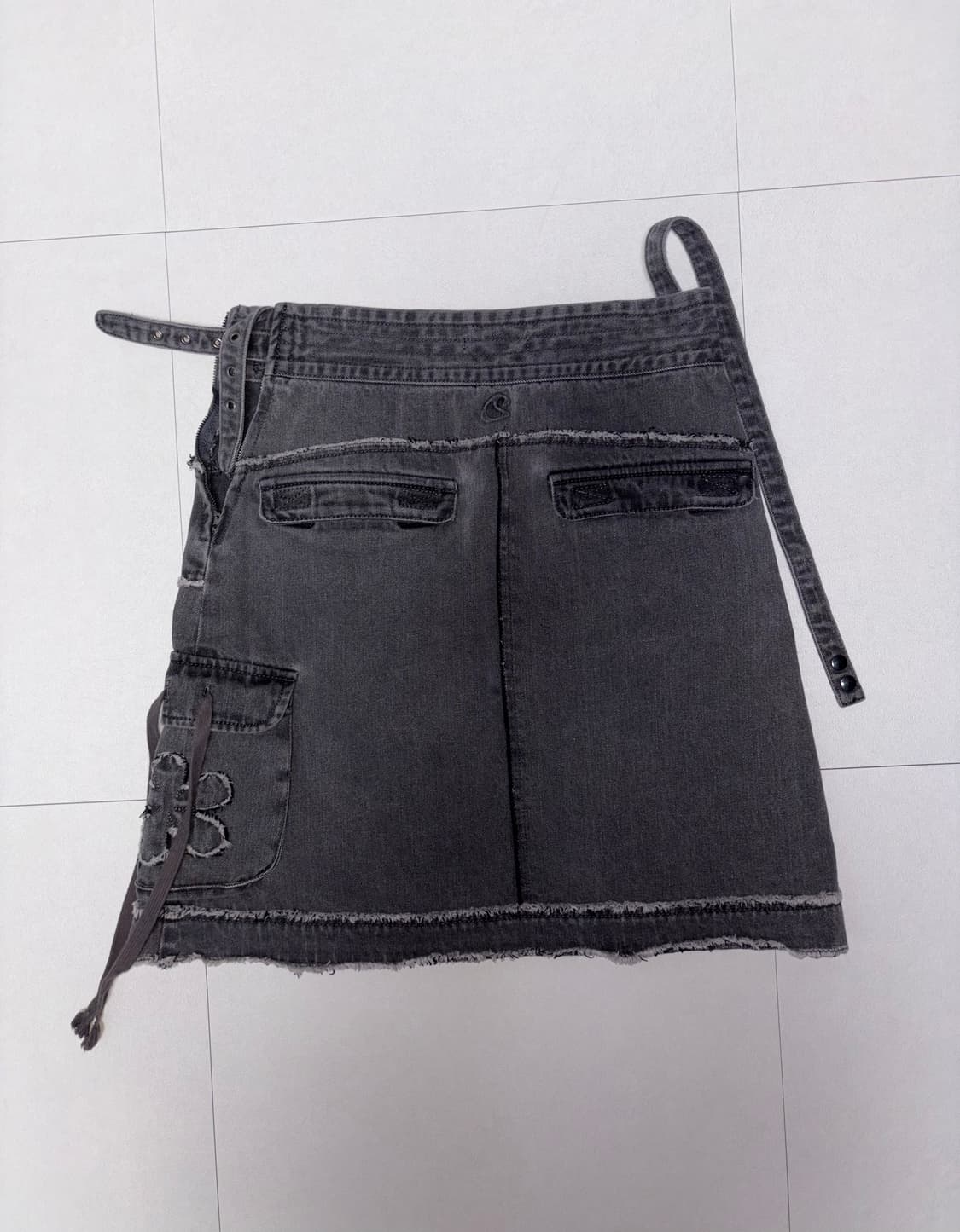 스마트어반유즈풀 우먼 플라워 포켓 스커트 (그레이/1 size) 상품이미지2