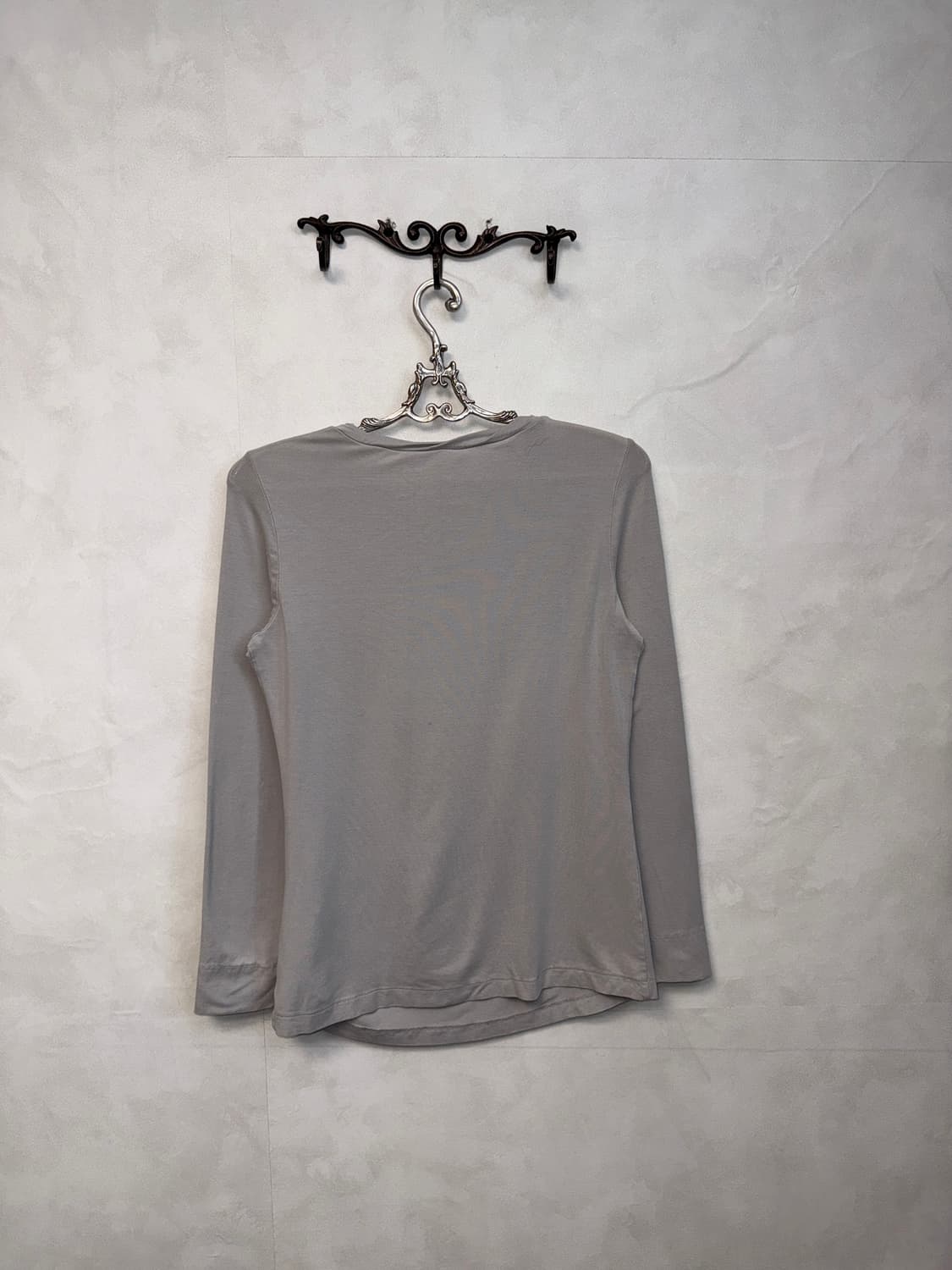Gray grunge painted stud shirring sleeve 상품이미지3