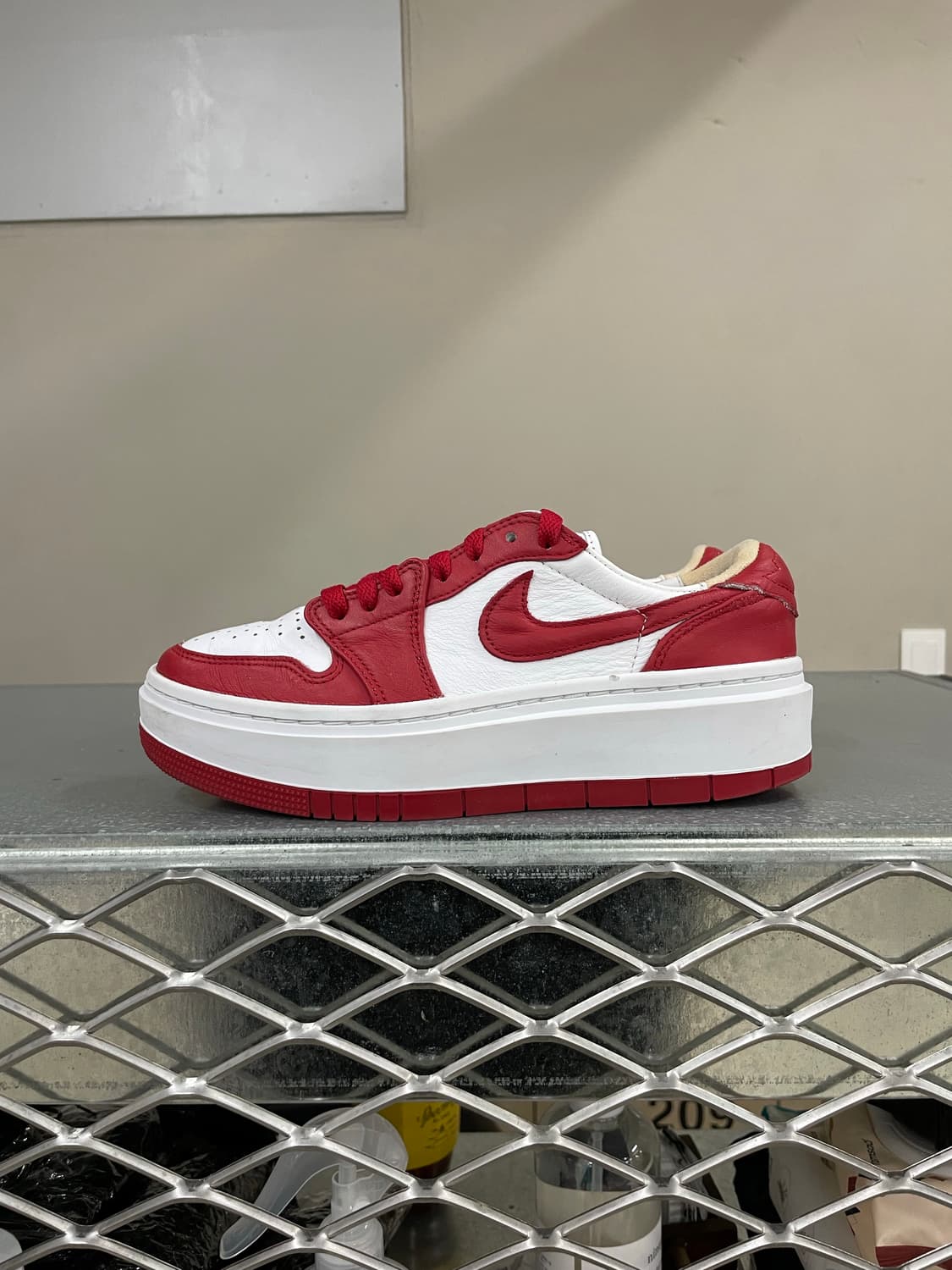 나이키 조던1 엘리베이트 로우 우먼스 레드 240 상품이미지1