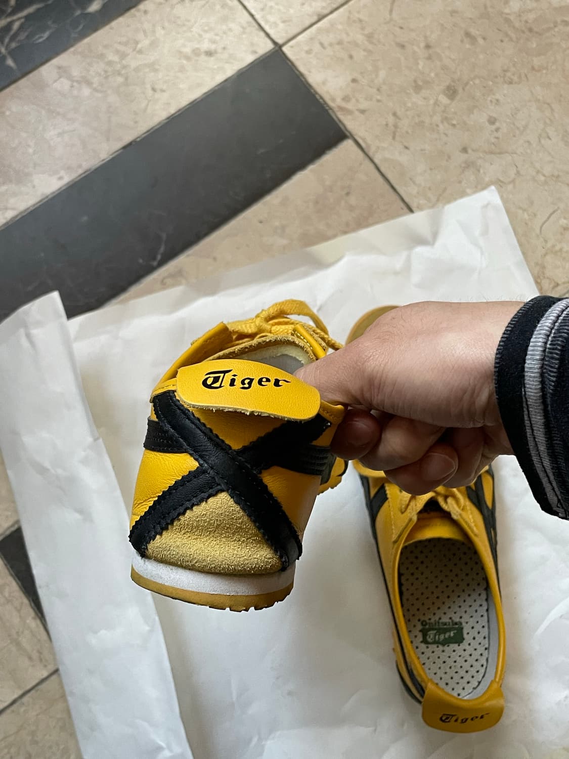 오니츠카 타이거 멕시코 66 옐로우 블랙 265사이즈 판매합니다! 상품이미지4