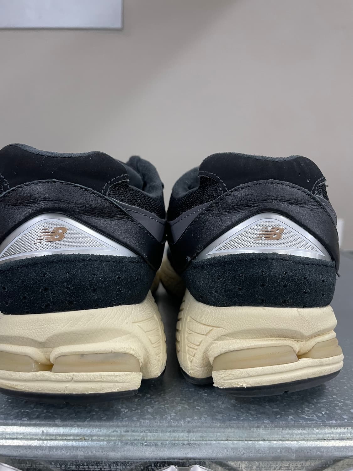 뉴발란스 2002R 블랙 255 상품이미지9