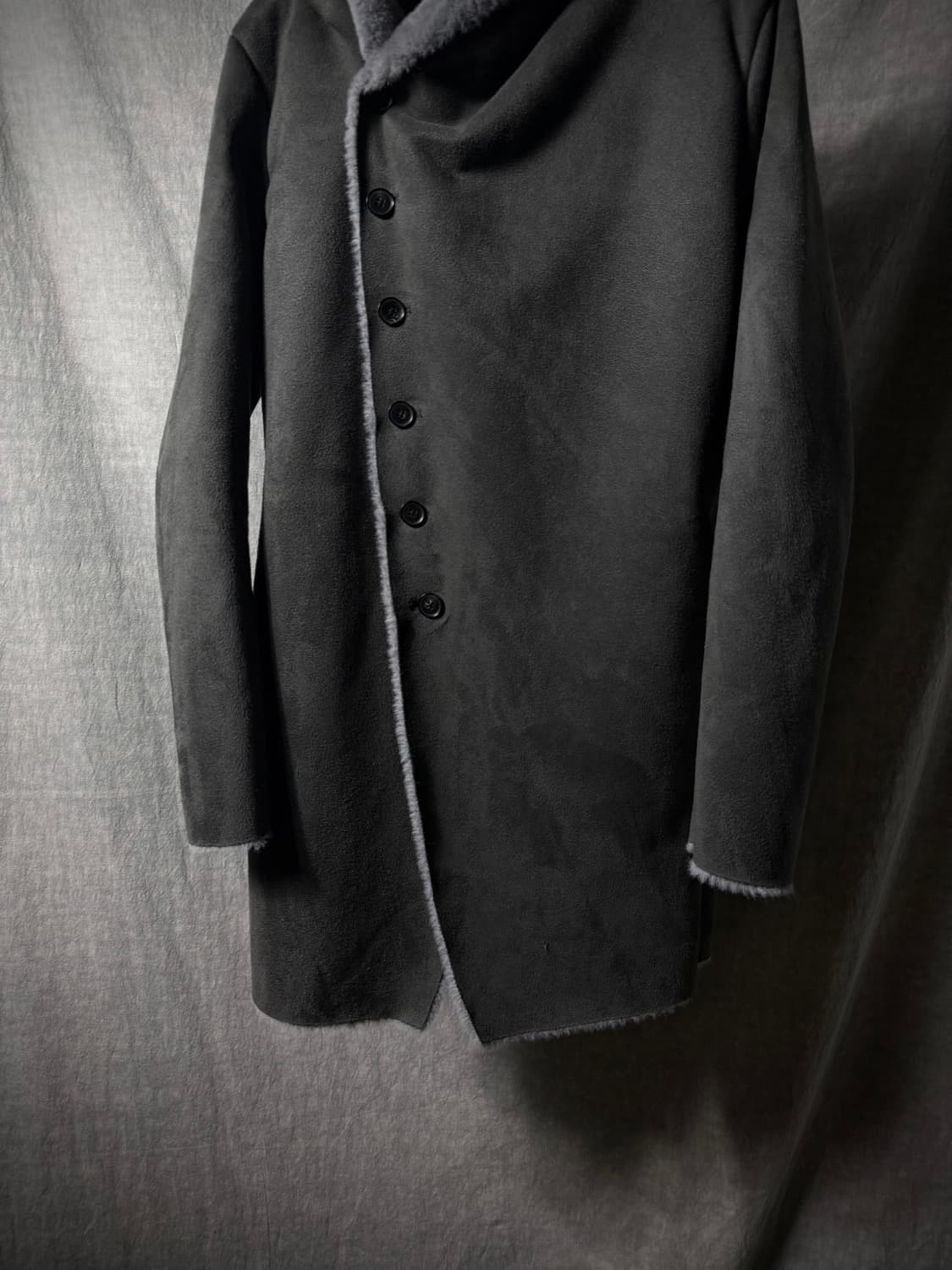 NO ID. Asymmetric Shearling Hooded Coat 상품이미지4