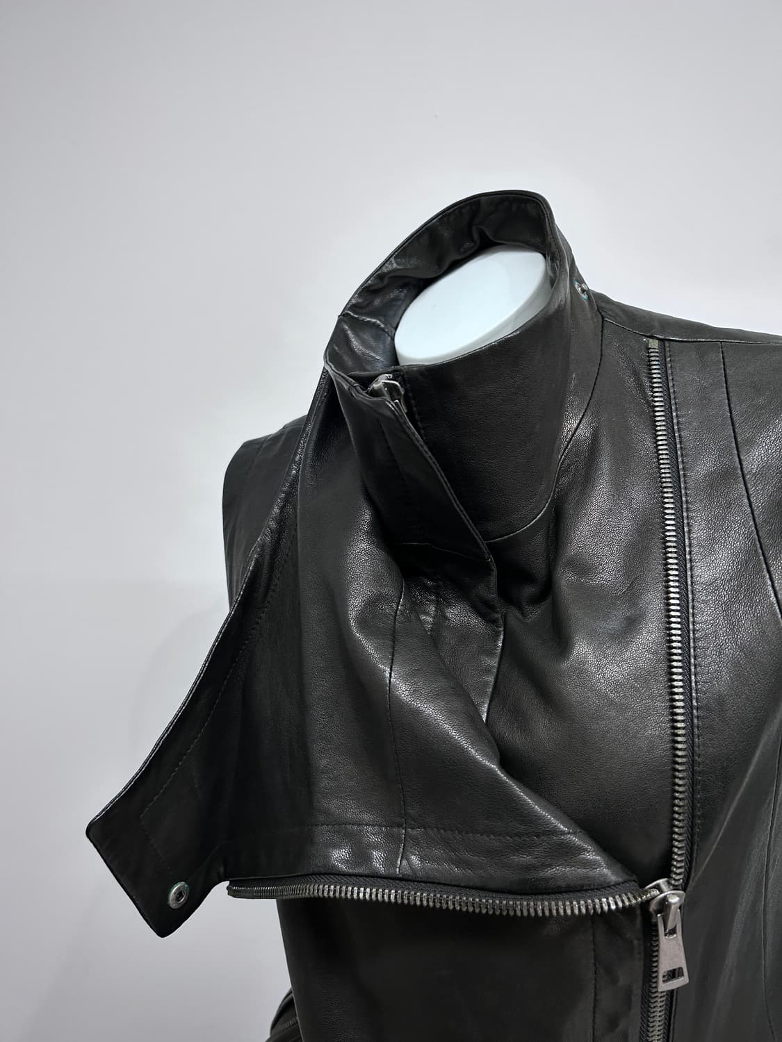 타임 더블 비대칭 하이넥 램스킨 베스트 상품이미지4