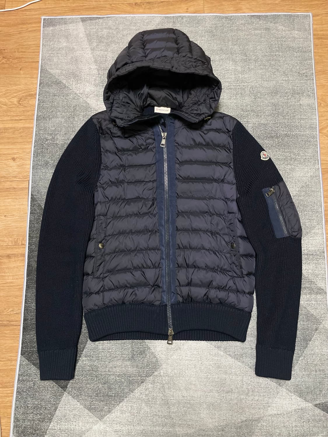 백화점판 [정품] 몽클레어 니트패딩 M 상품이미지1