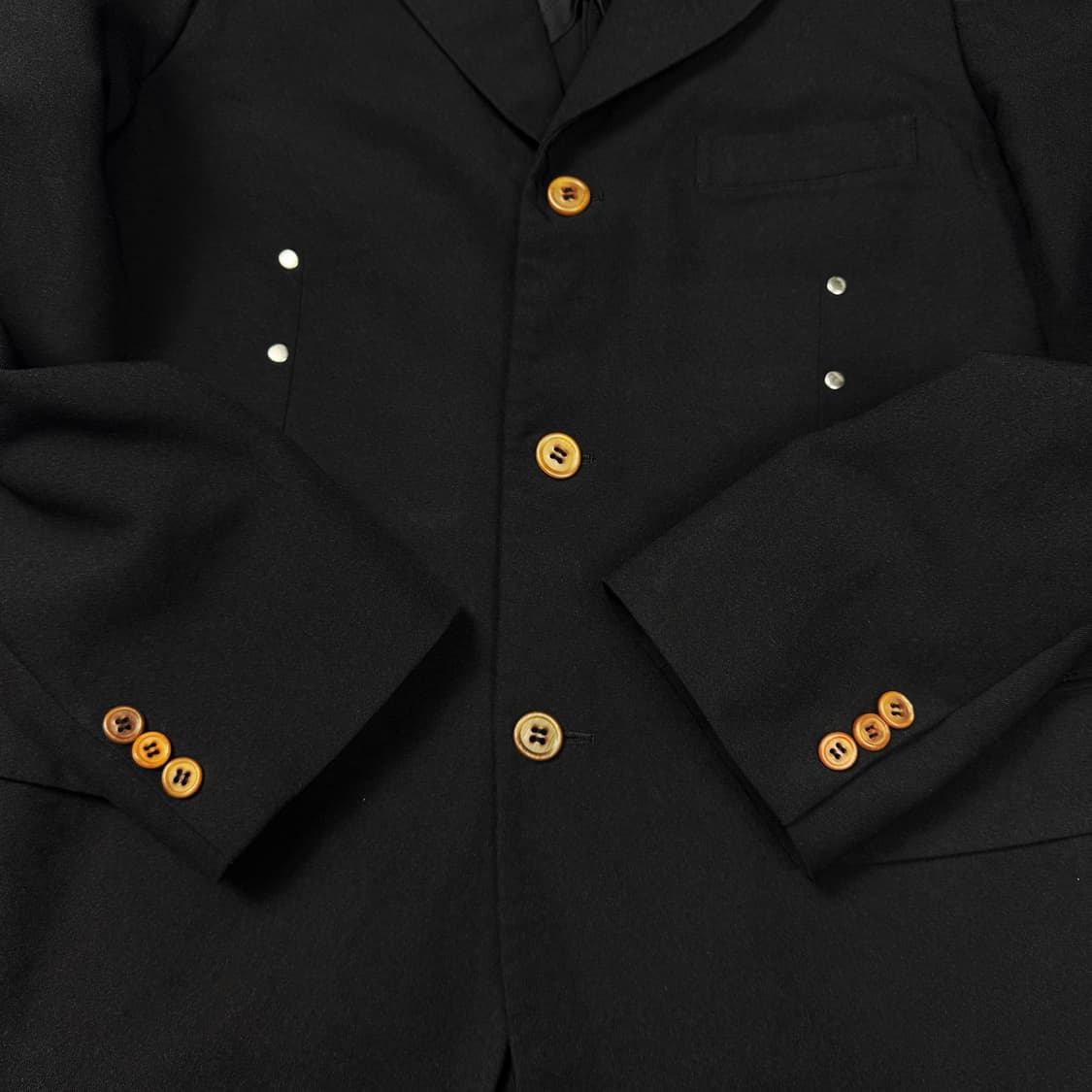 (M) 꼬르소꼬모 18fw 꼼데가르송 옴므 플러스 스터드 블레이져 블랙 상품이미지2