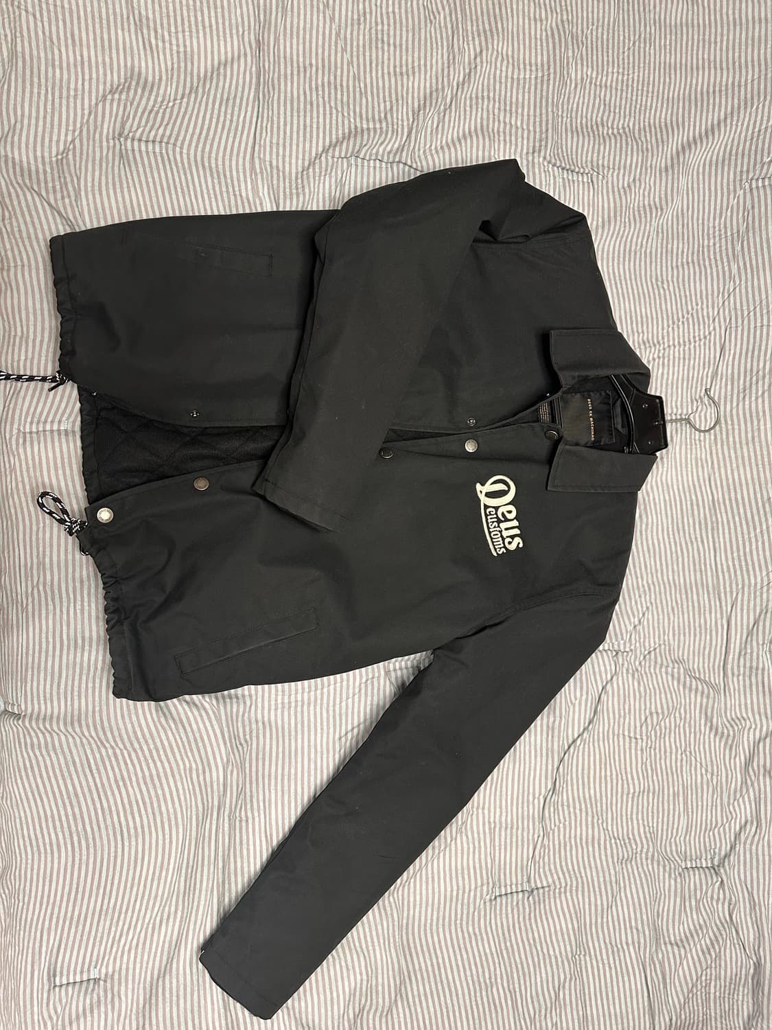 데우스 엑스 마키나 브리즈 코치 자켓 블랙 상품이미지2