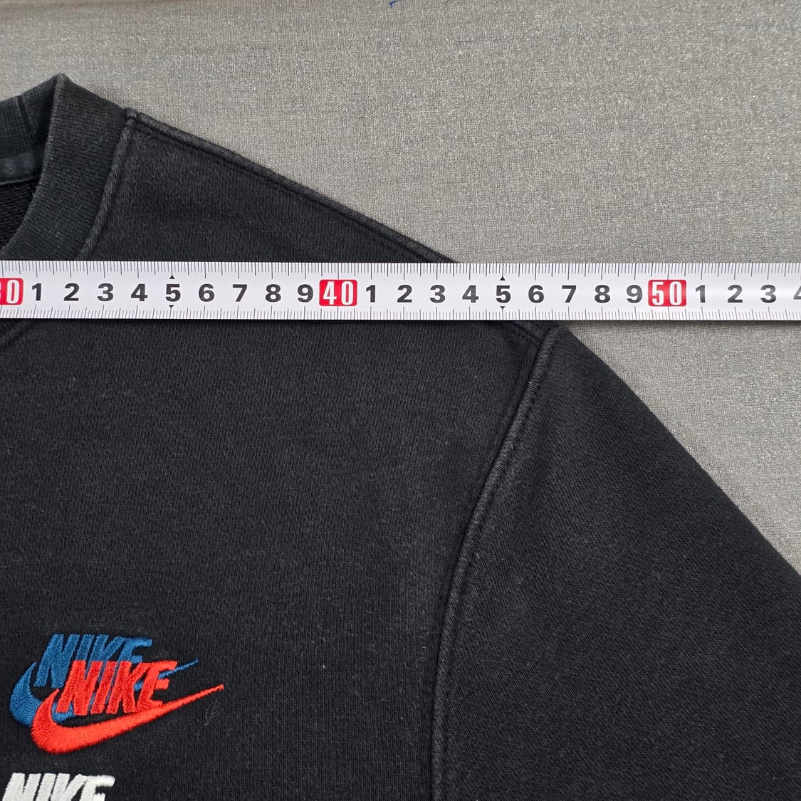 M 95 나이키 멀티스우시 맨투맨 블랙 상품이미지4