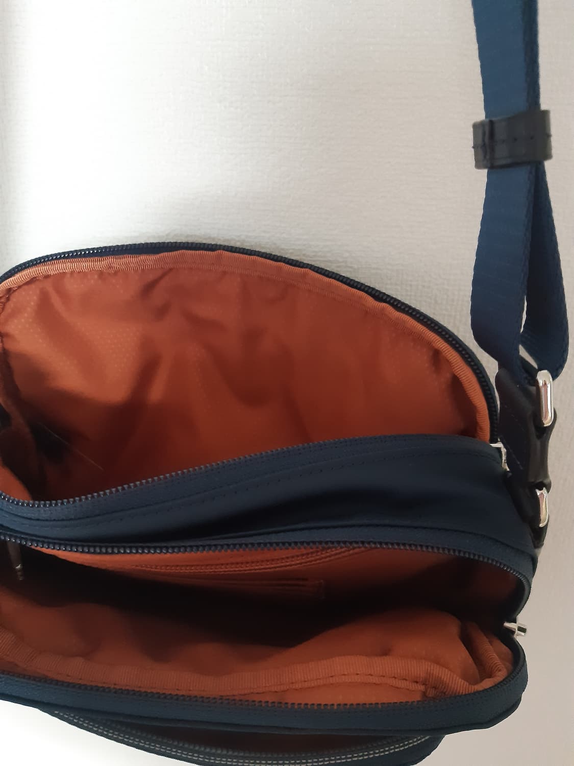 투미 크로스백 상품이미지3