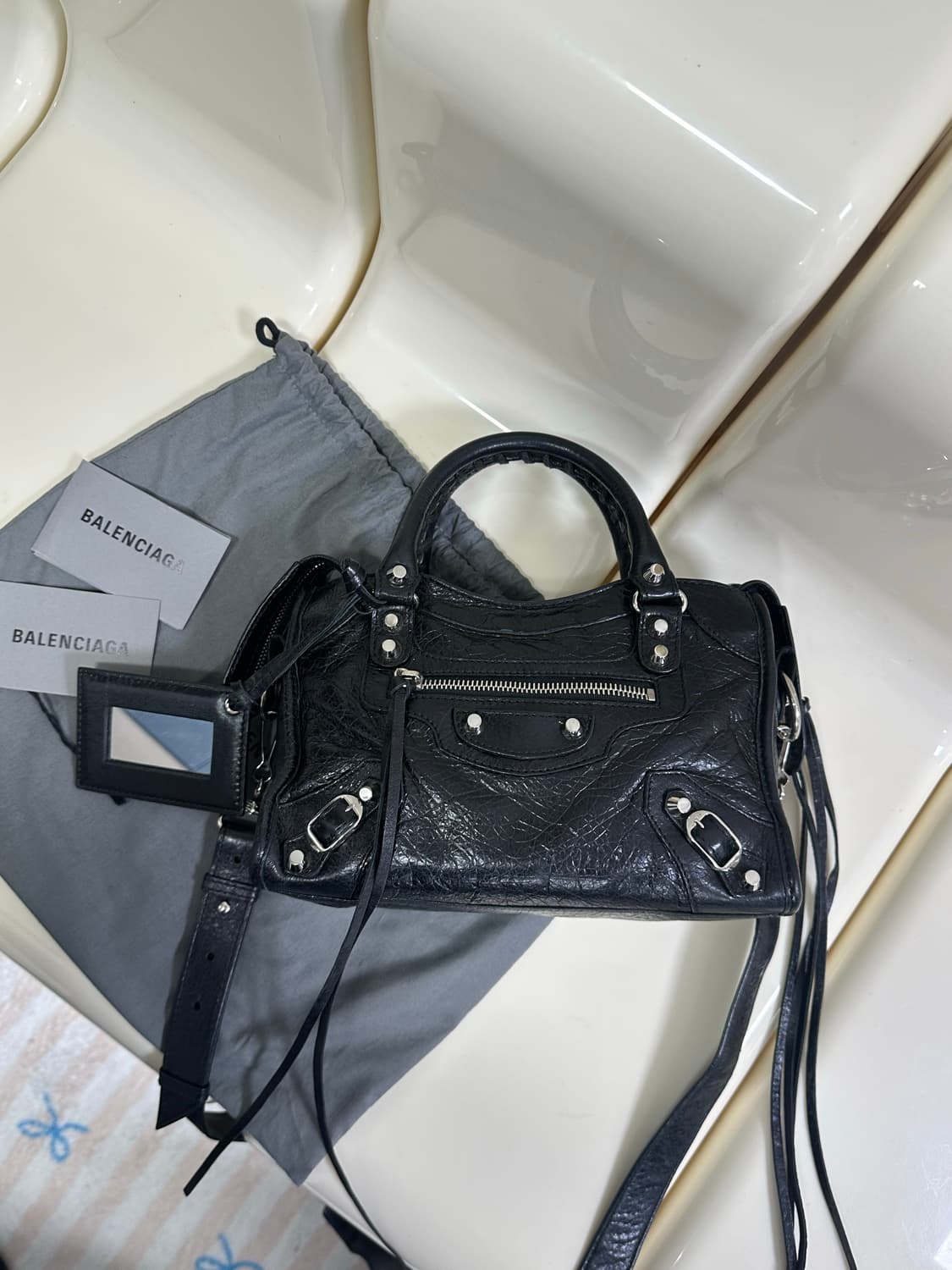 [A+ 정품] 발렌시아가 시티 모터백 미니 블랙 상품이미지1