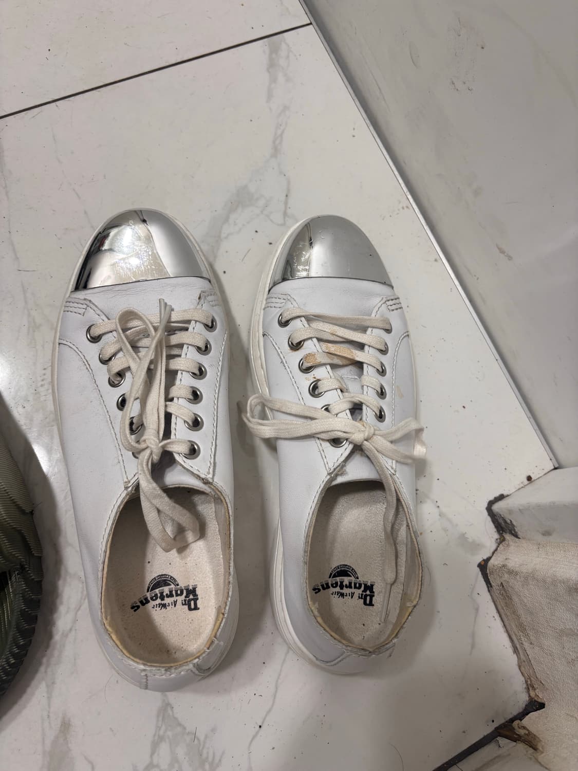 닥터마틴 화이트 신발 상품이미지1