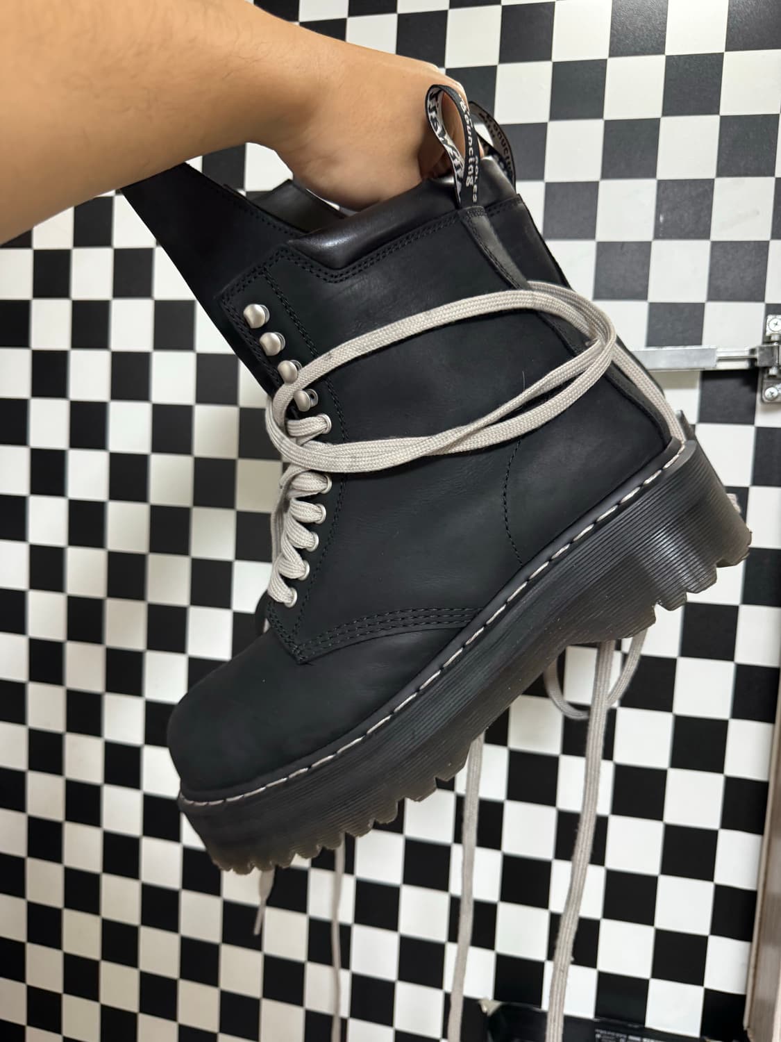 [290,UK10]닥터마틴 x 릭오웬스 쿼드 솔 스틸 토 부츠 블랙 상품이미지3