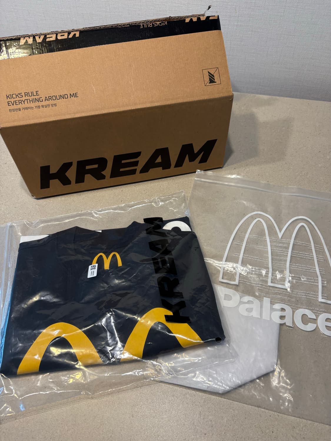 Palace x McDonald's Logo T-Shirt Black  상품이미지1
