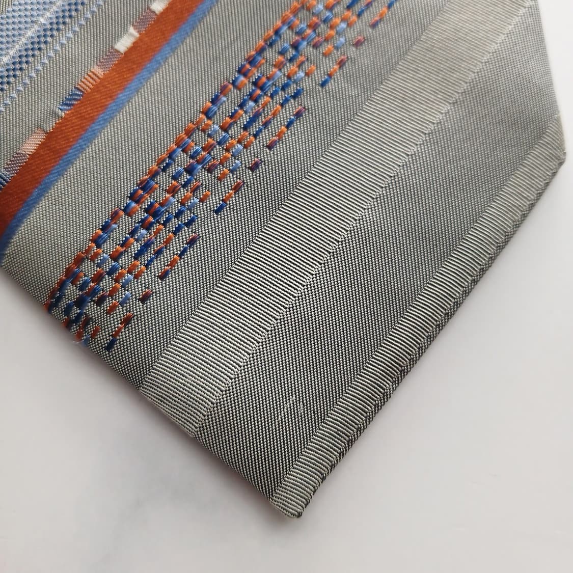 겐조 실크 그레이 스트라이프 넥타이 9.4cm A등급 A18409
 상품이미지8