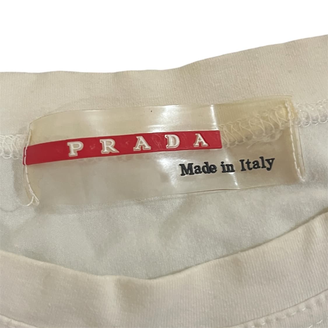 PRADA 레드텝 가방 지퍼 디테일 반팔 상품이미지2