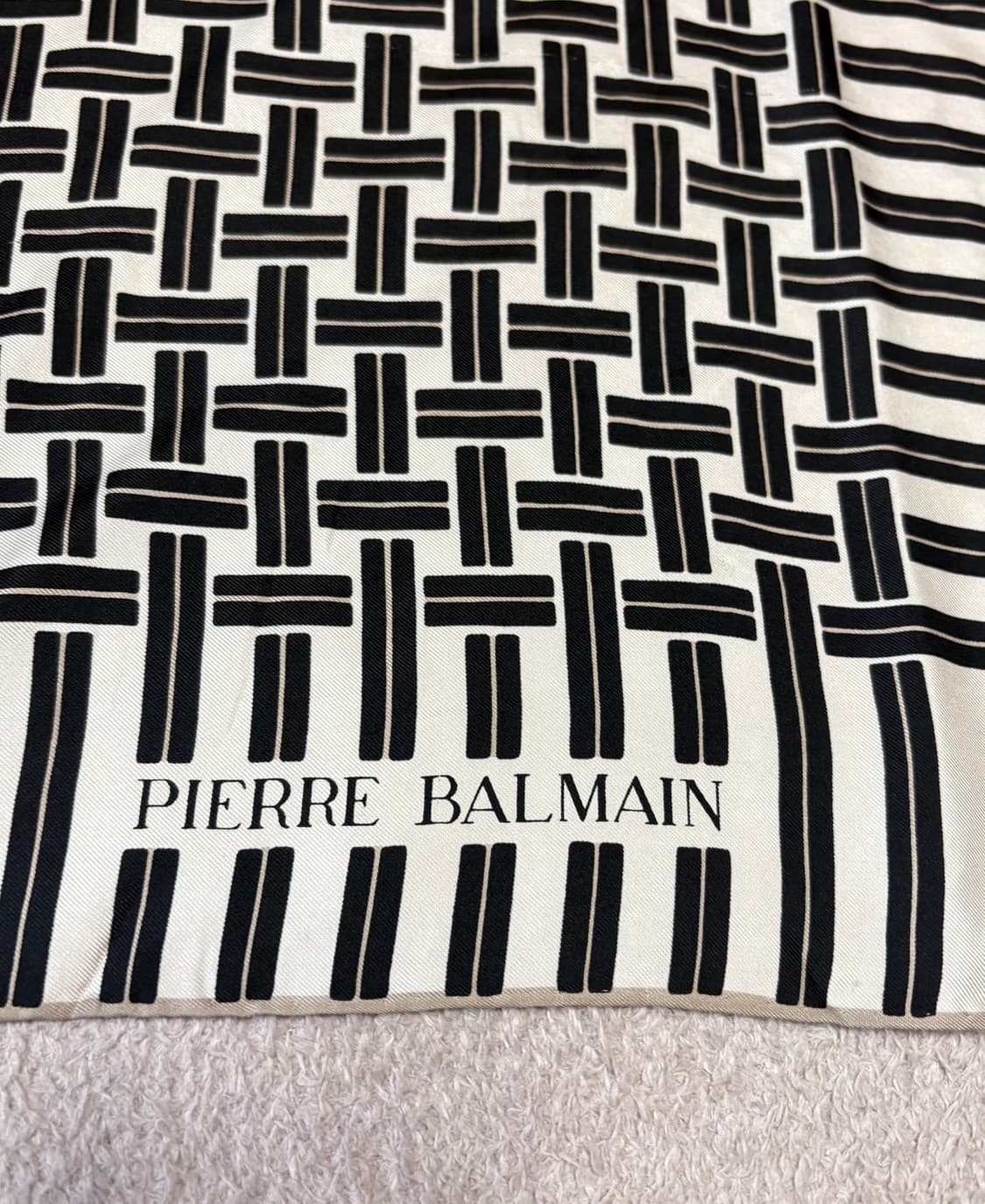 피에르 발망 핸드롤링 실크 스카프 상품이미지2