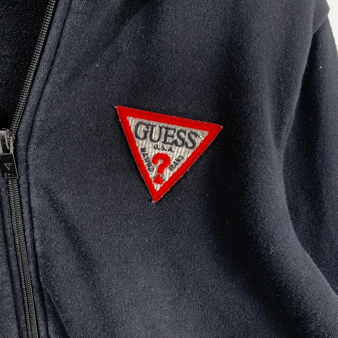 Guess 게스 자수로고 블랙 후드집업 상품이미지4