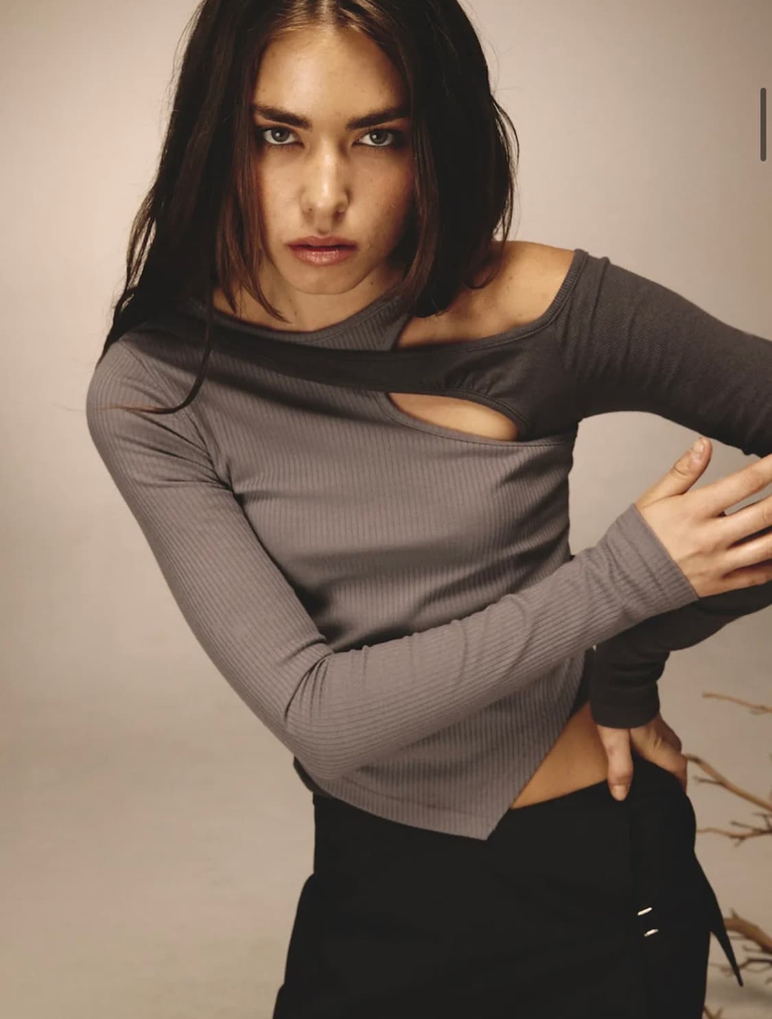 글로니 밀러 컷 아웃 롱 슬리브 그레이 상품이미지2