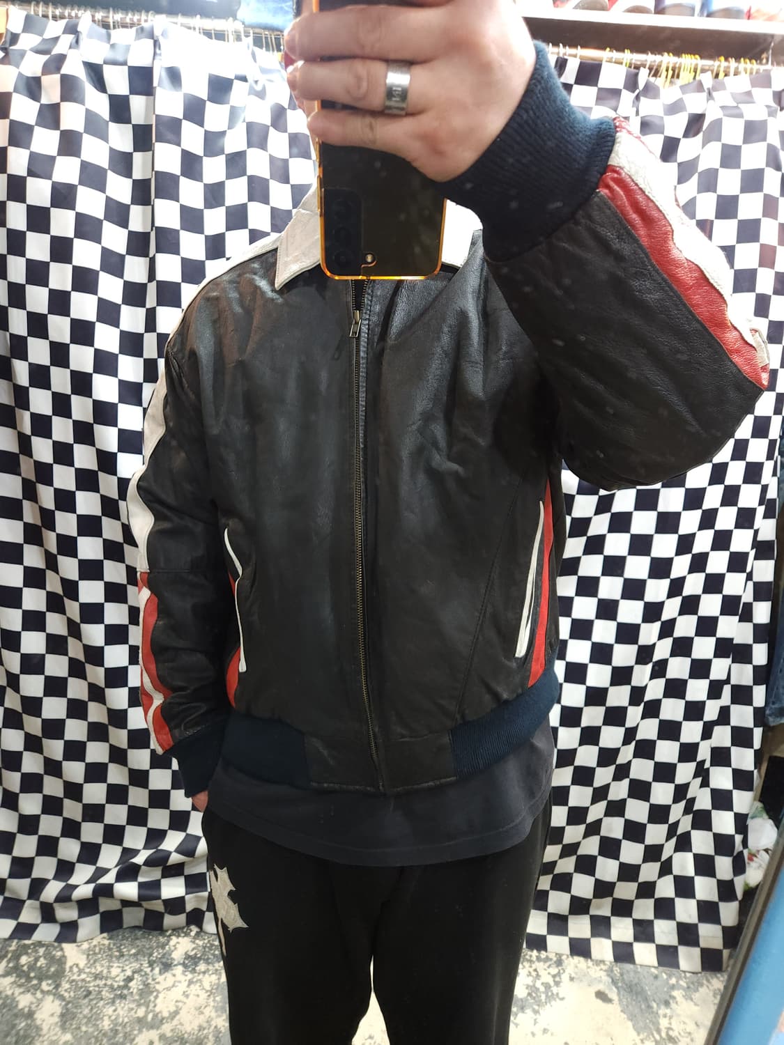 휴먼비잉 usa 플래그 가죽 자켓

 상품이미지7