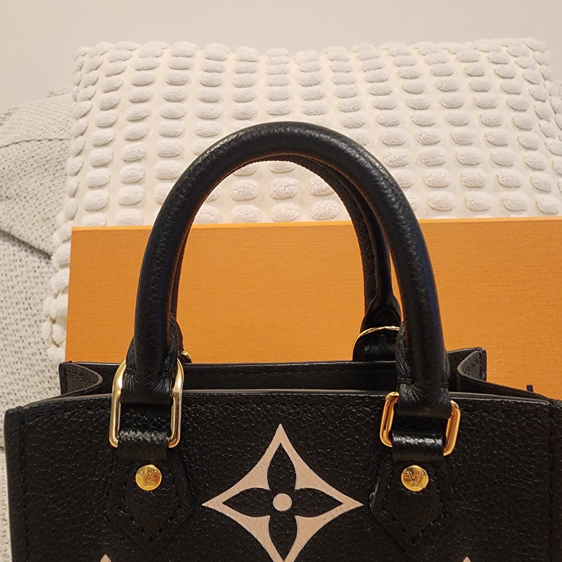 초민트급 루이비통 쁘띠 삭플라 미니 앙프렝뜨 바이컬러 블랙 베이지 상품이미지4