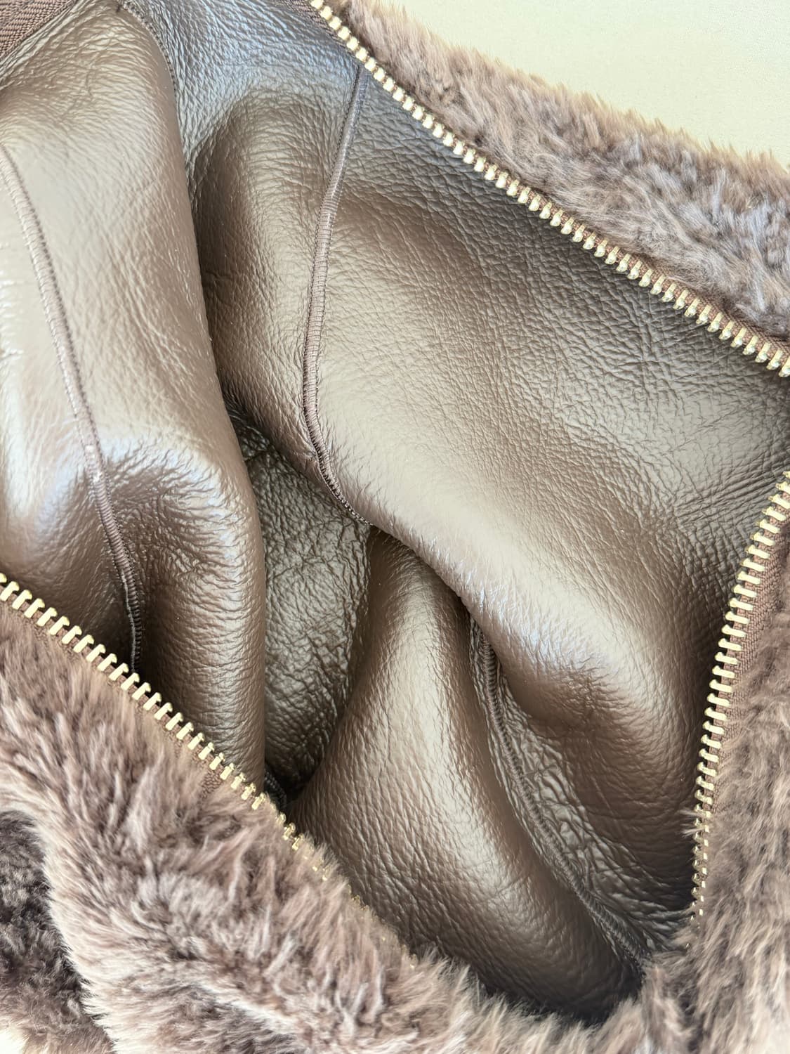 리얼 양레더 퍼 100딥브라운 크로스백 상품이미지2