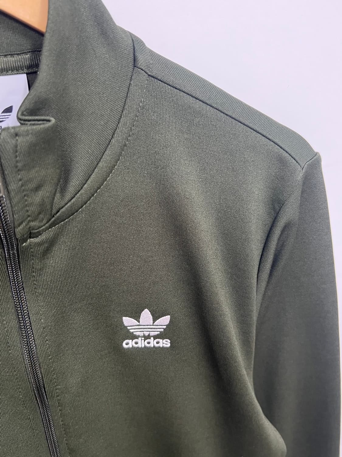 아디다스 오리지널 에센셜 올리브 카키 트랙탑 져지 상품이미지3