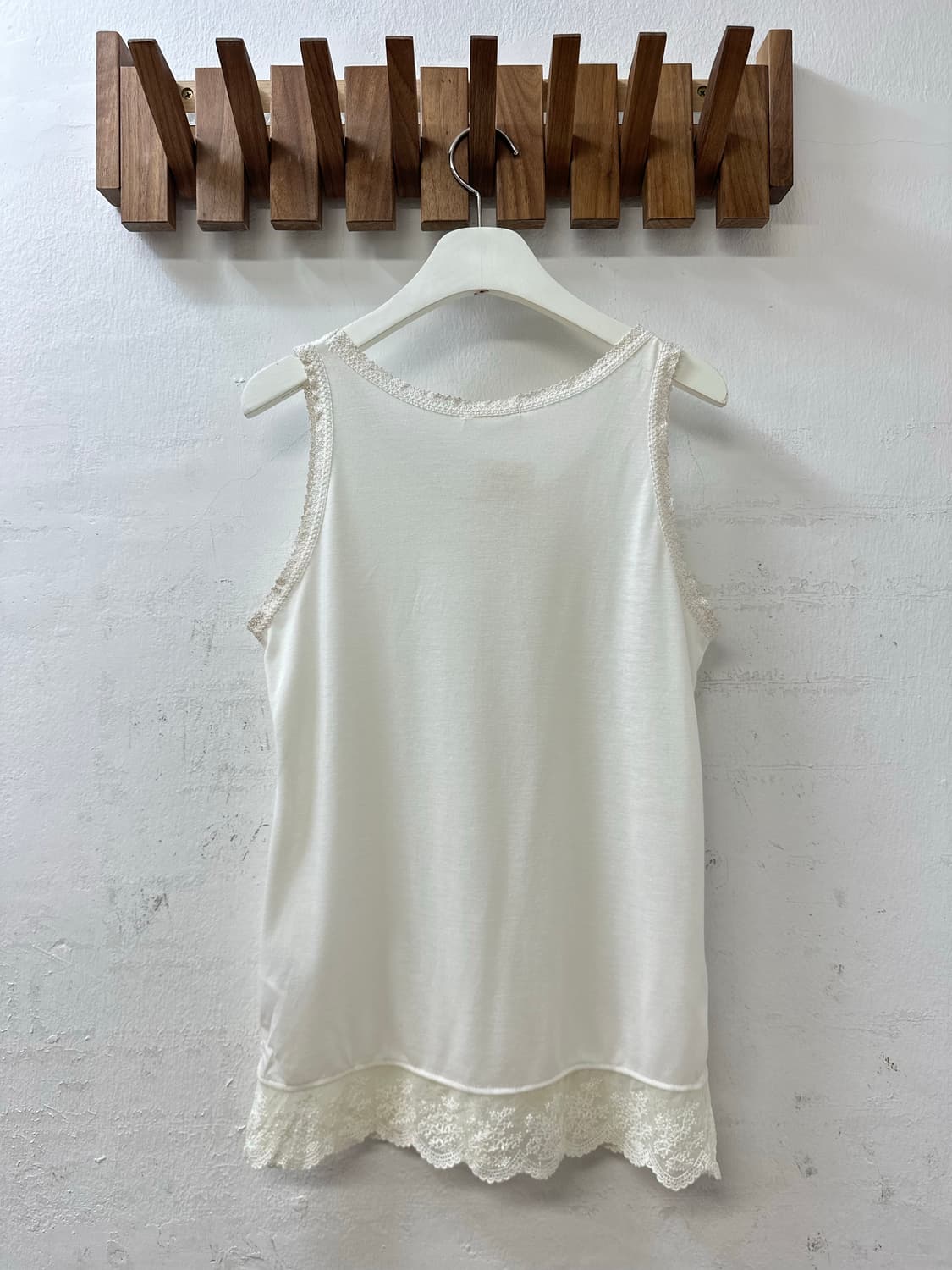 택있는새상품 일본빈티지 레이스 디테일 밑단 슬리브리스 탑 상품이미지4