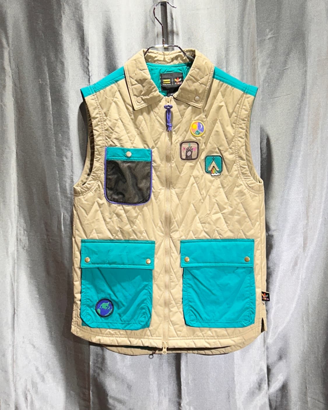 XS 아디다스 어드벤처 라인 패치 퀼팅 베이지 베스트  상품이미지2