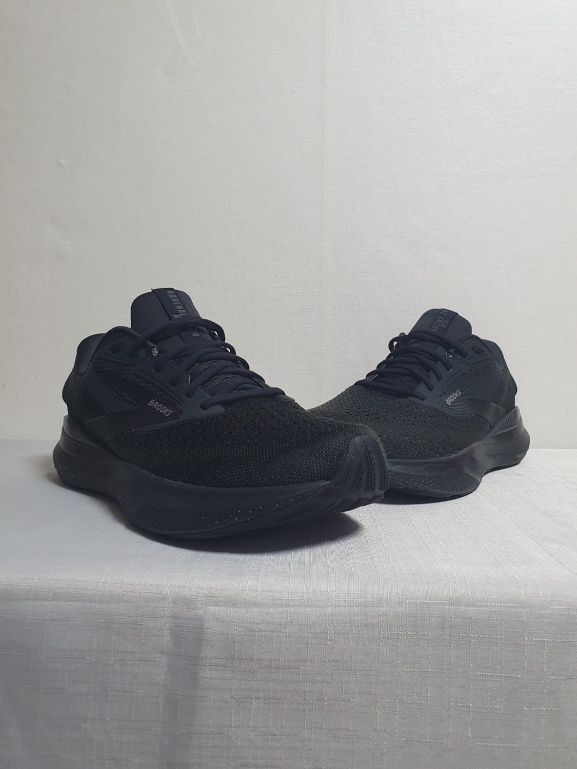 택포 300mm 브룩스 러닝화 아드레날린 GTS24 와이드 블랙 운동화 상품이미지2