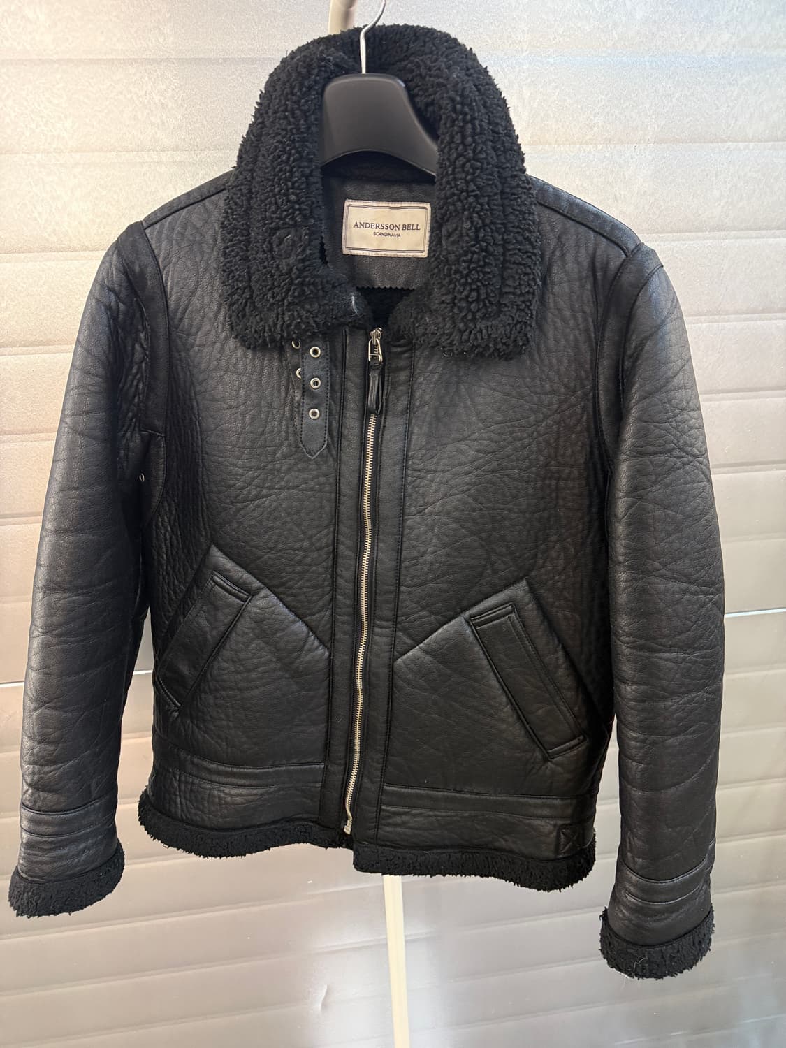 앤더슨벨 비건레더 블랙 무스탕 라지 상품이미지2