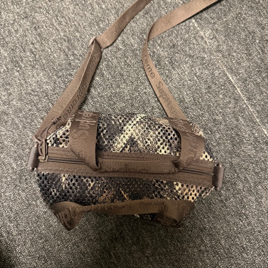 슈프림 메쉬 미니 더플백 트루팀버 카나티 카모 - 25SS 상품이미지2