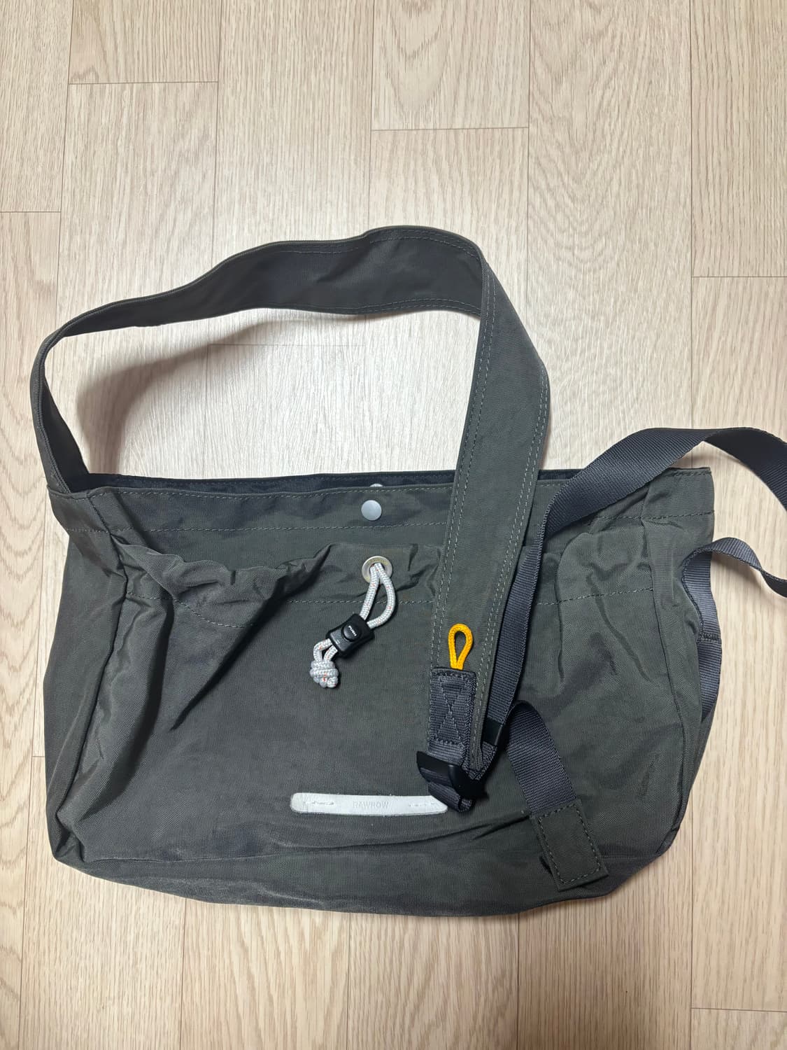 로우로우 크로스백 판매 상품이미지1