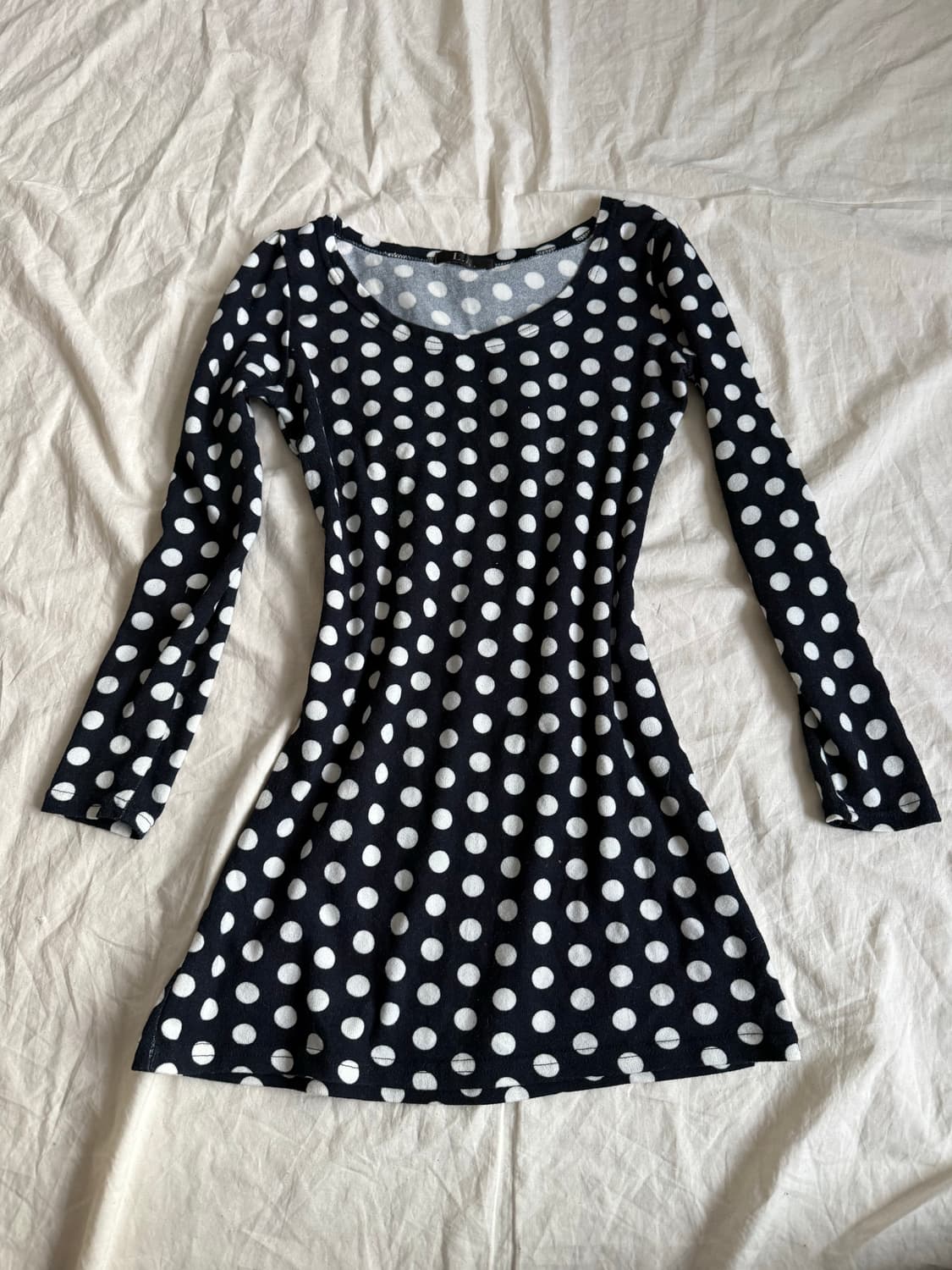 러블리 딥 네이비 도트 딱붙 롱슬리브  상품이미지1