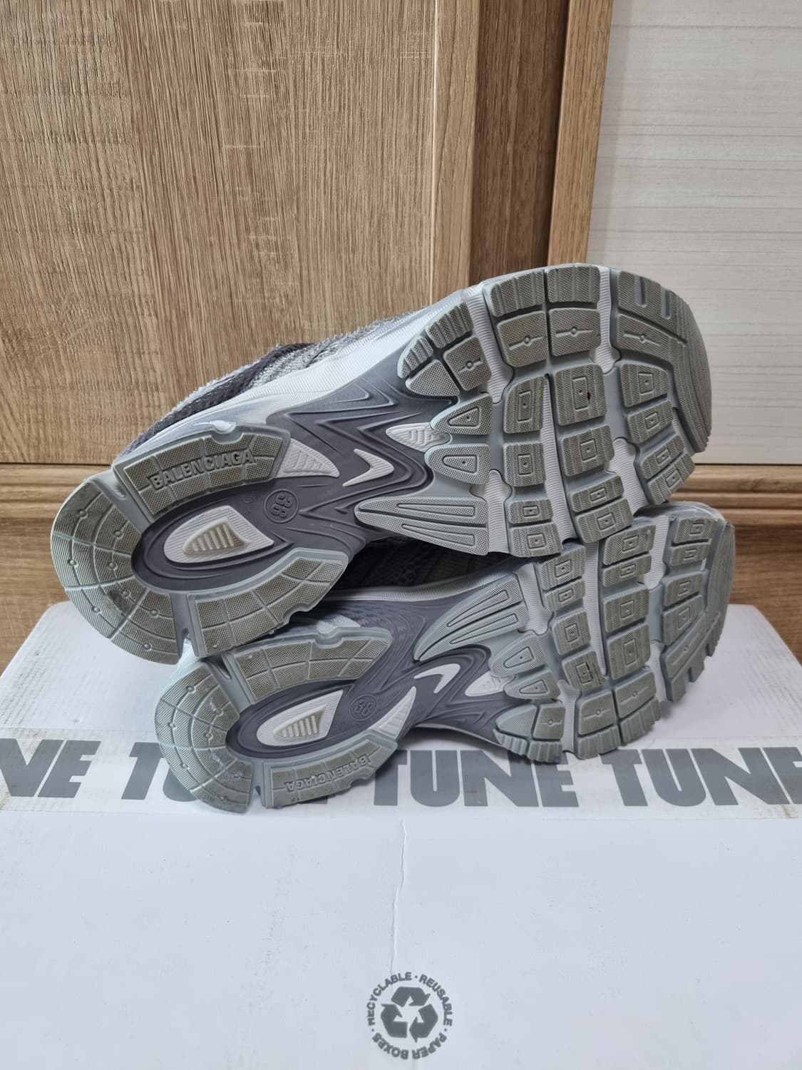 발렌시아가 팬텀 그레이 스니커즈 38 상품이미지8