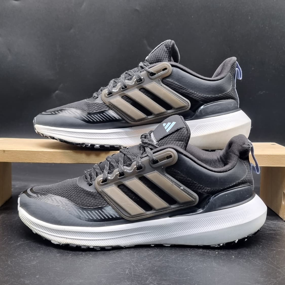 아디다스 울트라 바운스  런닝화240 상품이미지1