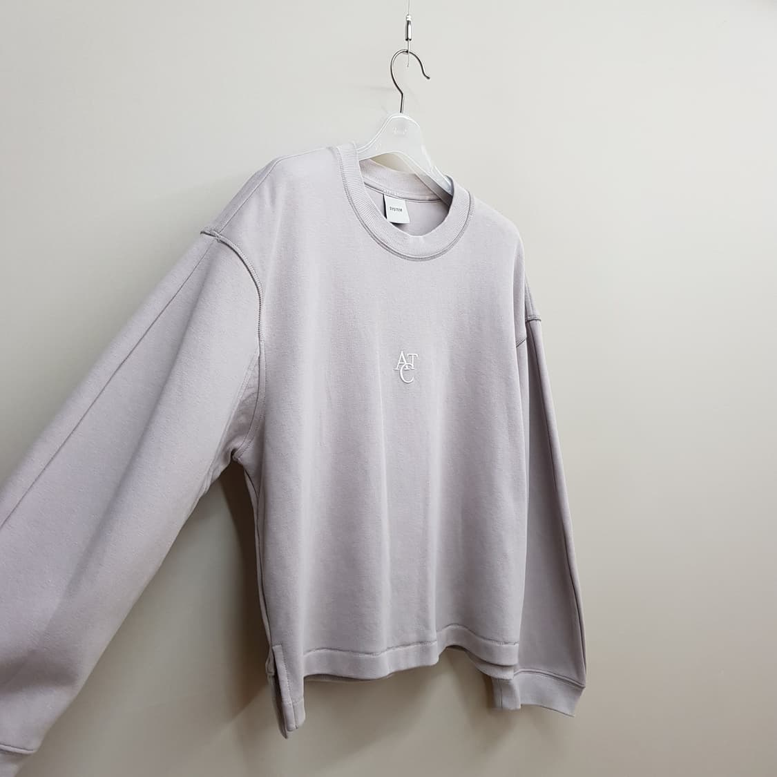 한섬 시스템 SYSTEM 2021 로고 자수 크루넥 맨투맨 F사이즈 상품이미지3