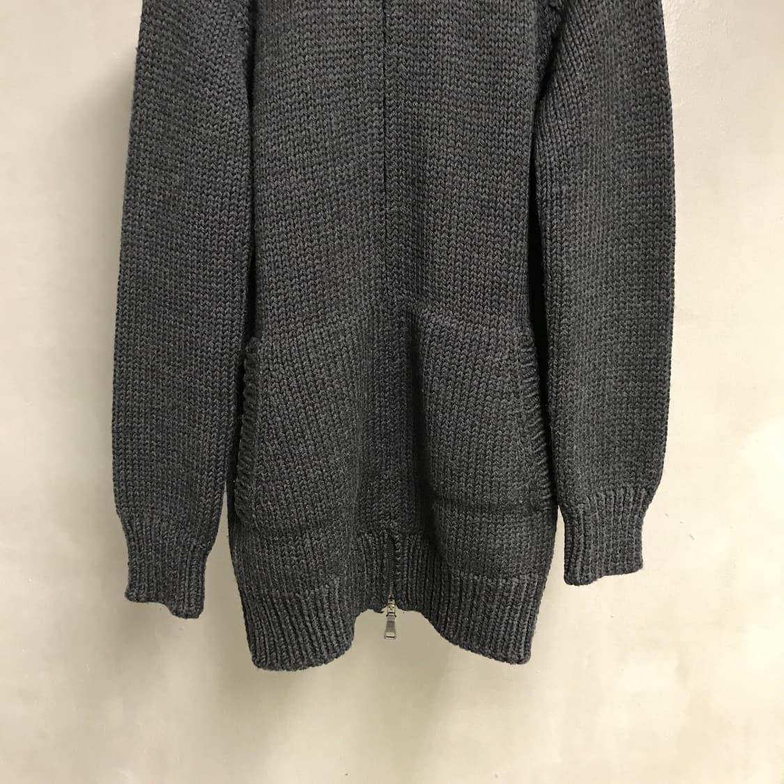프라다 니트 집업 차콜 48 상품이미지3