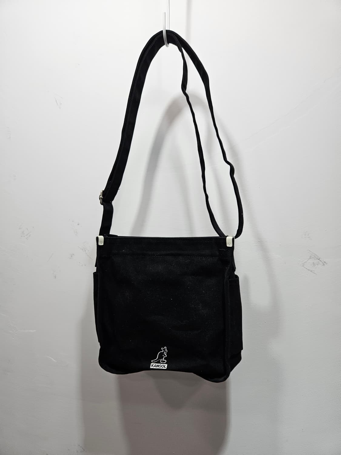 캉골(KANGOL) 조이 캔버스 크로스백 블랙  상품이미지8