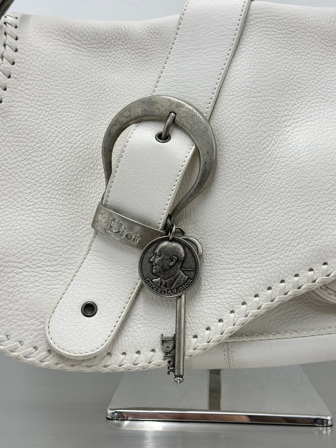 디올 00s 화이트 가우초 탑 핸들백  상품이미지5