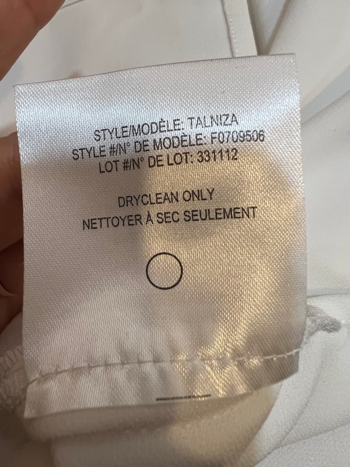 띠어리 여성 아이보리 하이넥 슬리브리스 블라우스 상품이미지7