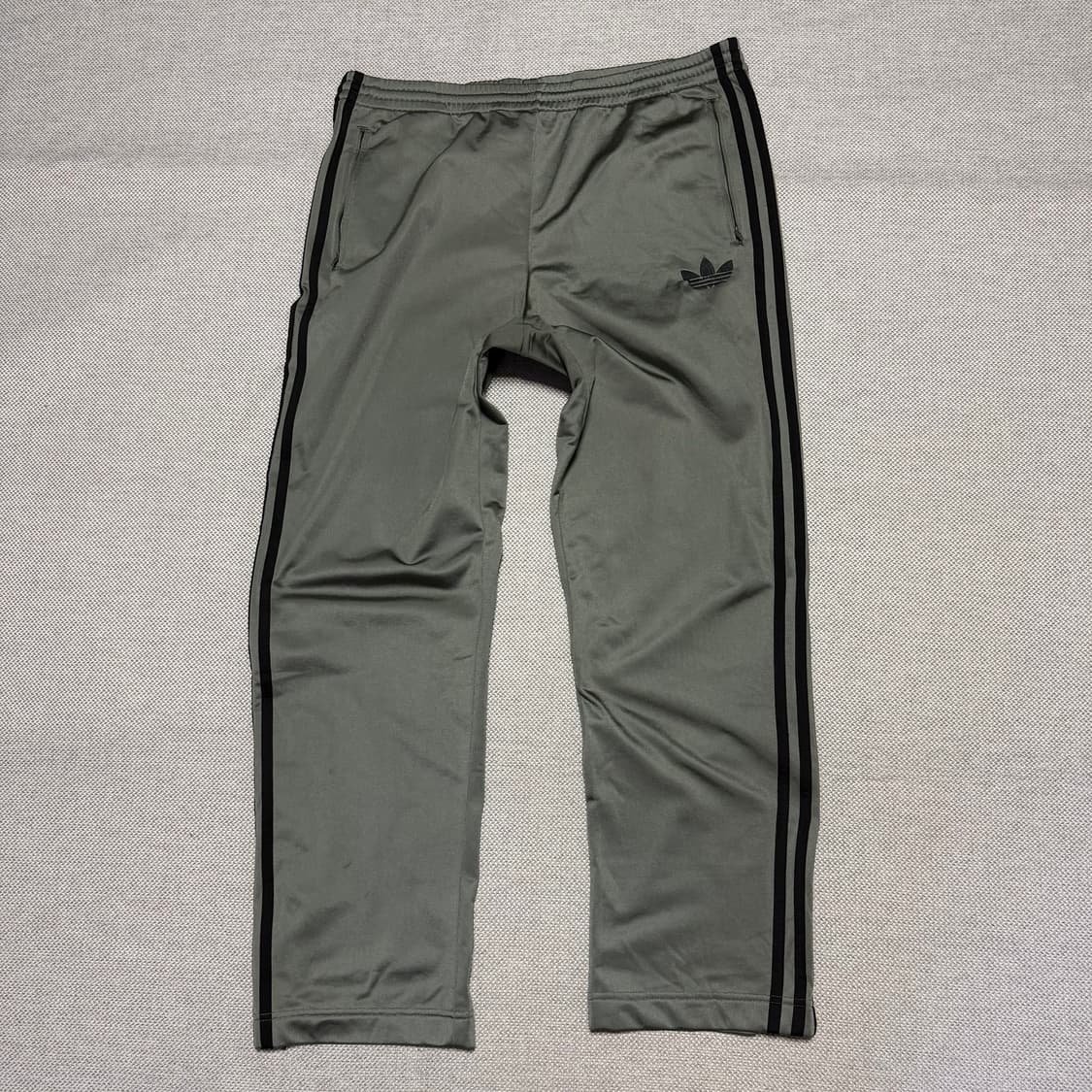 아디다스 파이어버드 카키 팬츠 상품이미지1