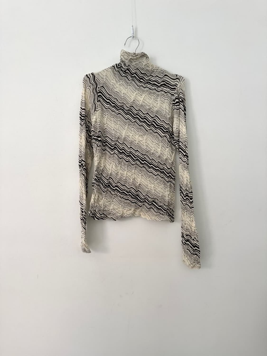wave pattern turtleneck top / ivory  상품이미지1