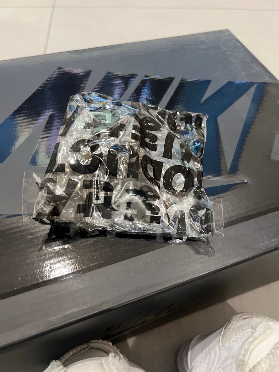 나이키 x 꼼데 샥스 TL 화이트 280 상품이미지7