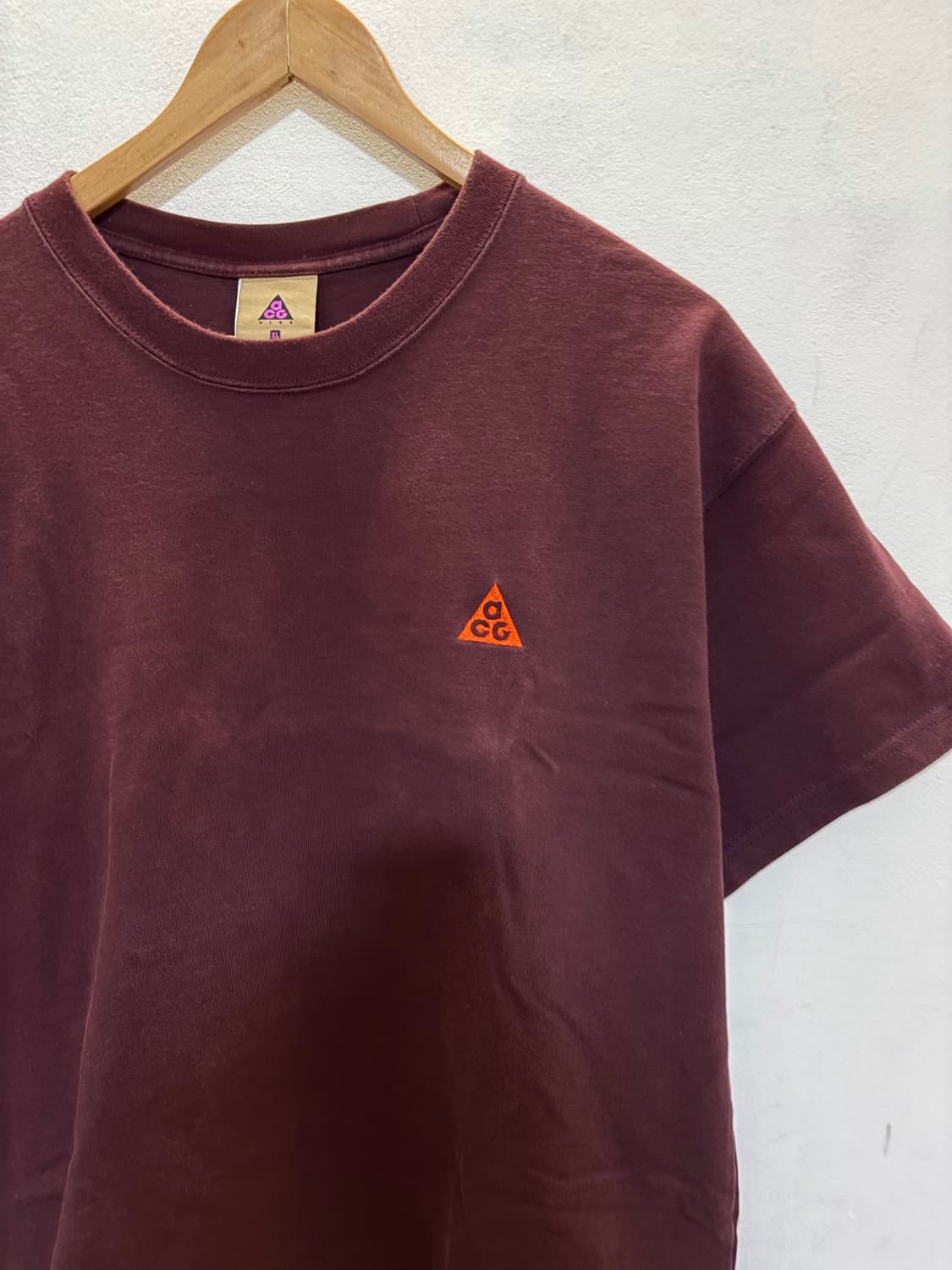 나이키 ACG 버건디 반팔 티셔츠  상품이미지2