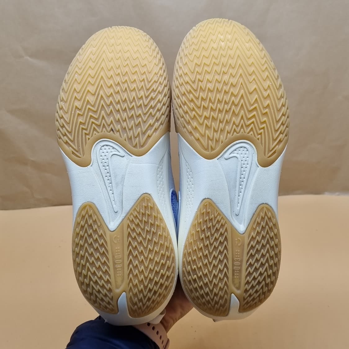 나이키 에어줌 gt컷 여성농구화235  상품이미지3