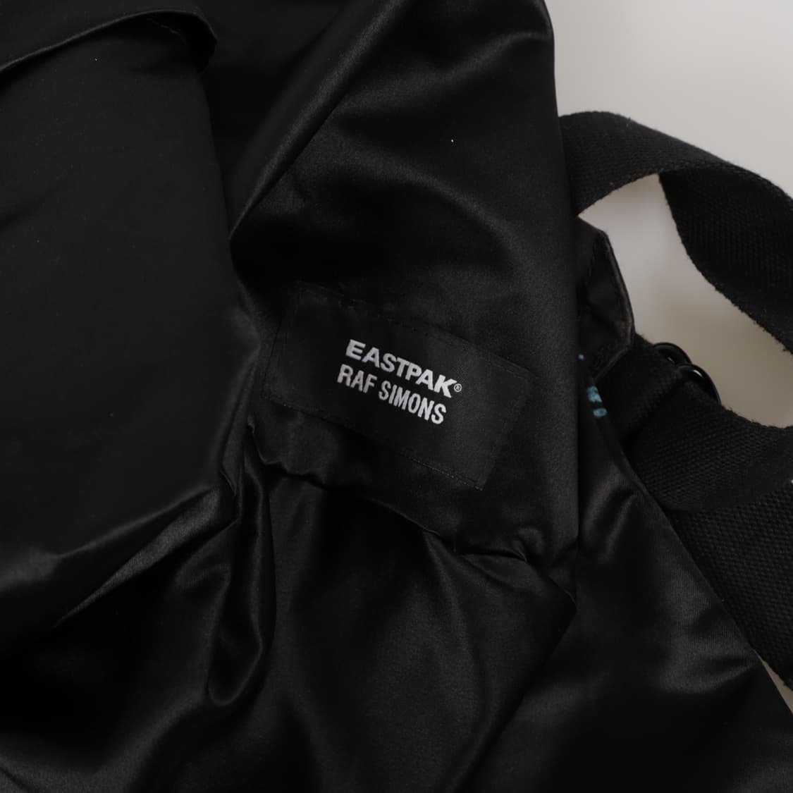 OS / Raf Simons x Eastpak 라프시몬스 이스트팩 포스터 상품이미지4