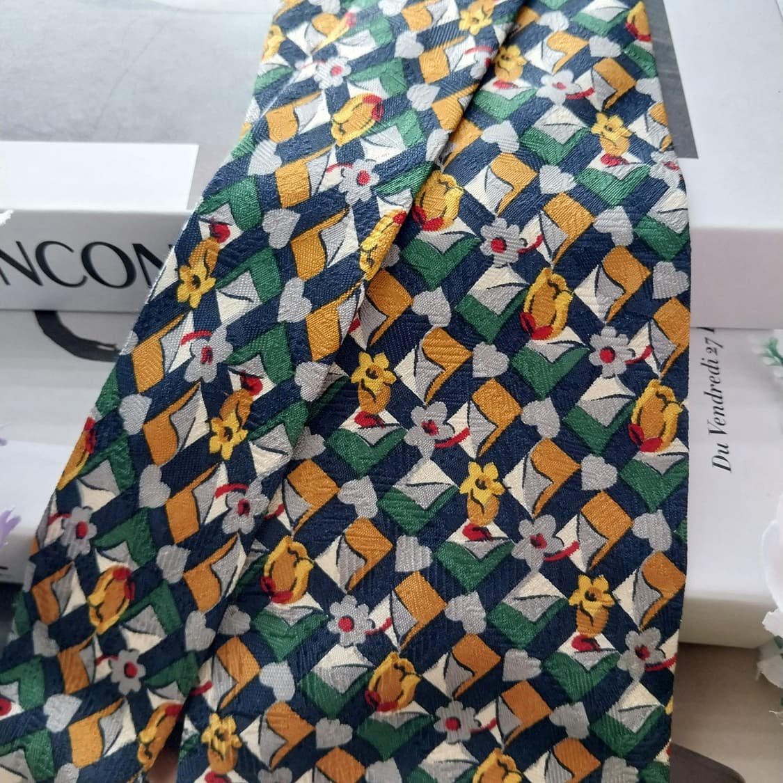 웅가로 실크 네이비&옐로 플로럴 넥타이 9.9cm A+등급  K1234
 상품이미지2